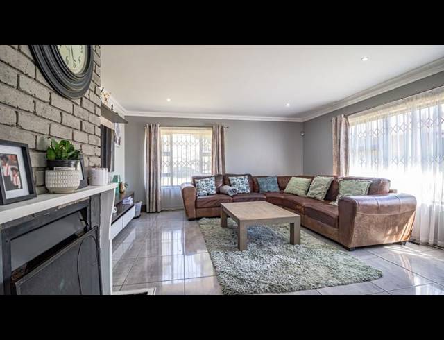 4 BEDROOM HOUSE FOR SALE IN SUNWARD PARK